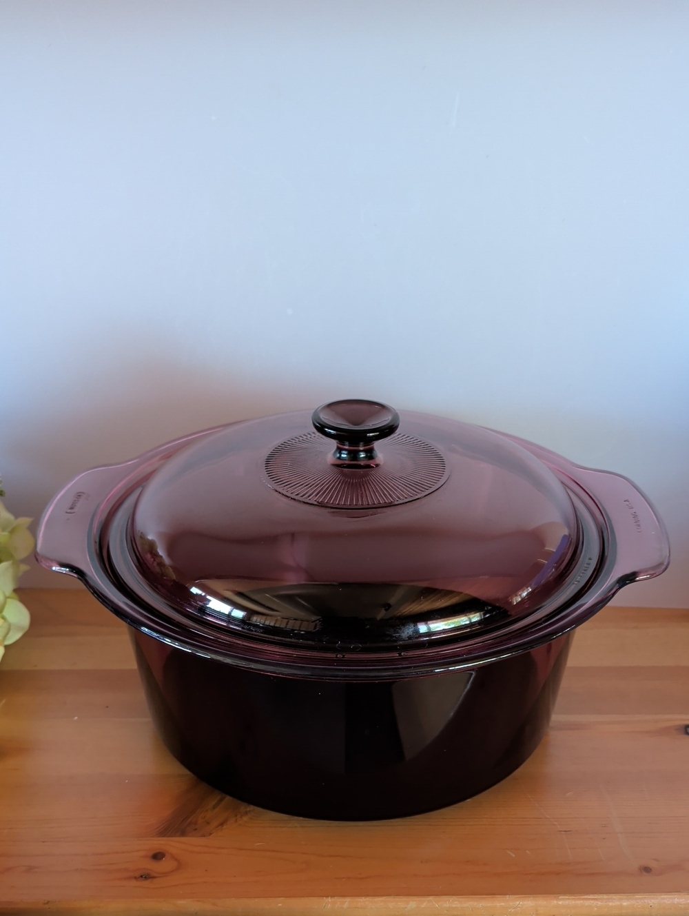 VTG. Corning Visions Cranberry Glass Dutch Oven with Pyrex Lid.Non-stick Bottom.